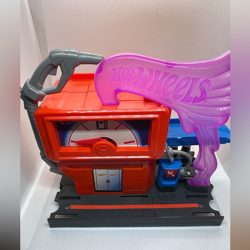 Hot Wheels City Downtown Speedy Fuel Stop Play Set used